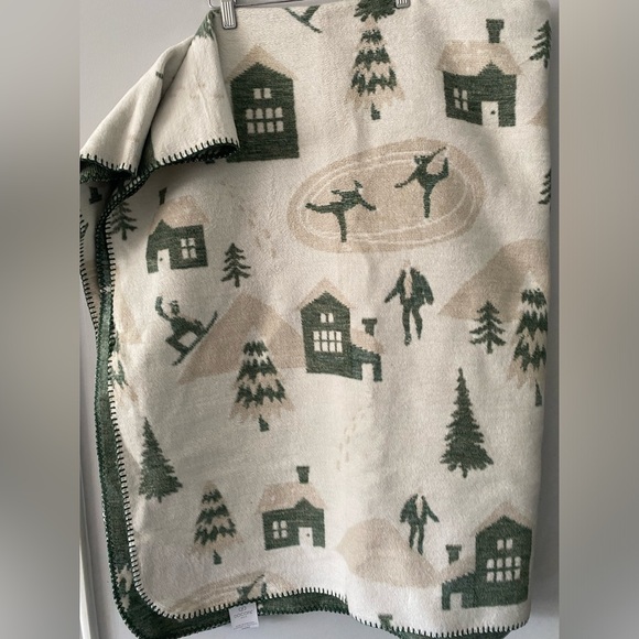 Docofil Winter Holiday Theme Reversible Throw Blanket - Picture 2 of 5